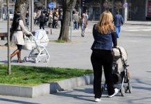 KS: Počela isplata naknada po osnovu zaštite porodice s djecom