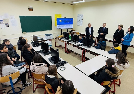 opremanje-kabineta-it-povratnicke-skole