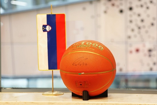 lopta-potpis-Doncic