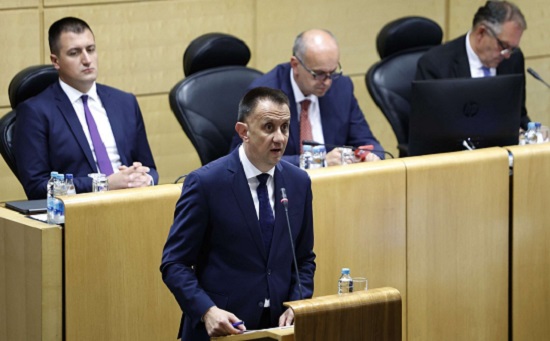 lakic-parlament-obracanje